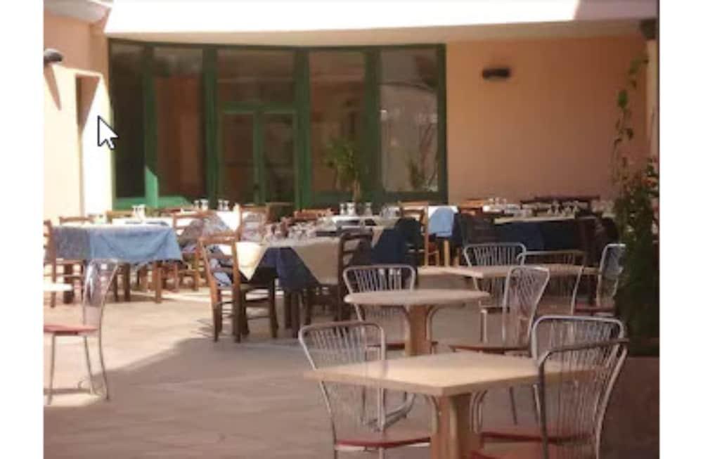 Hotel Baia Marina Orosei Eksteriør bilde