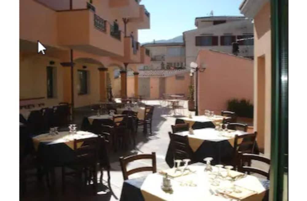 Hotel Baia Marina Orosei Eksteriør bilde