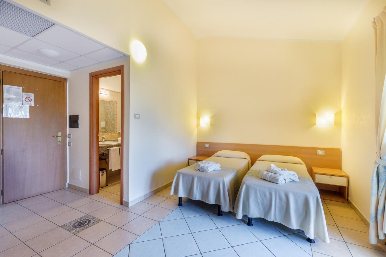 Hotel Baia Marina Orosei Eksteriør bilde
