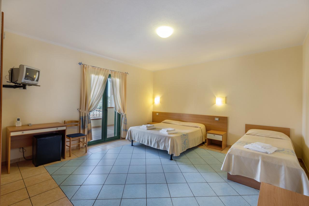 Hotel Baia Marina Orosei Eksteriør bilde