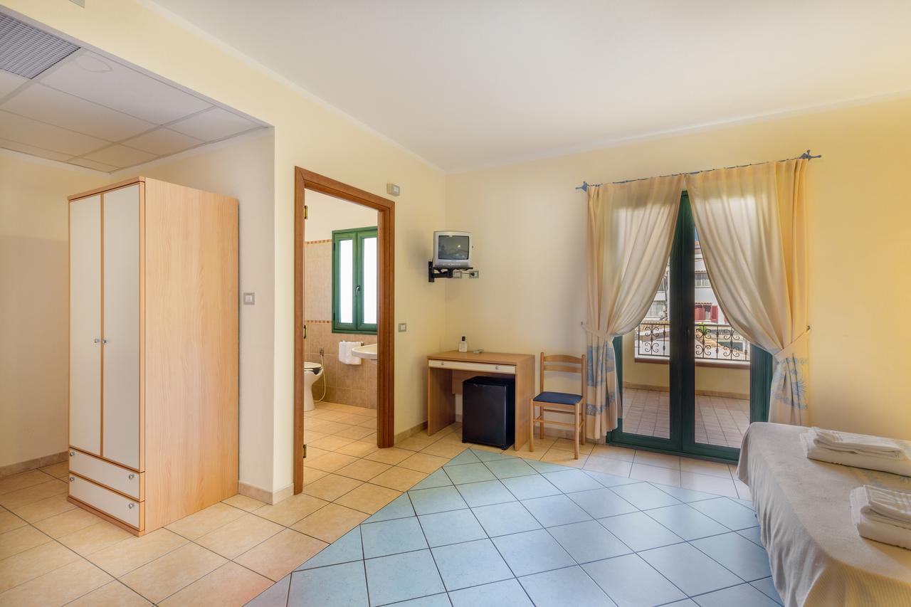 Hotel Baia Marina Orosei Eksteriør bilde